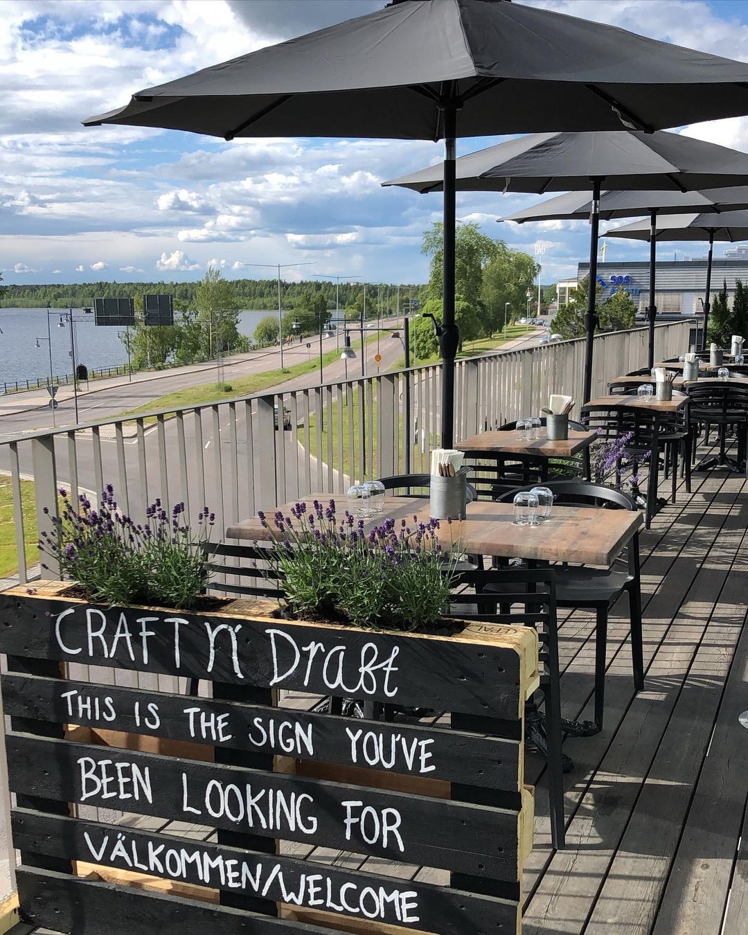 Craft n' Draft's outdoor seating