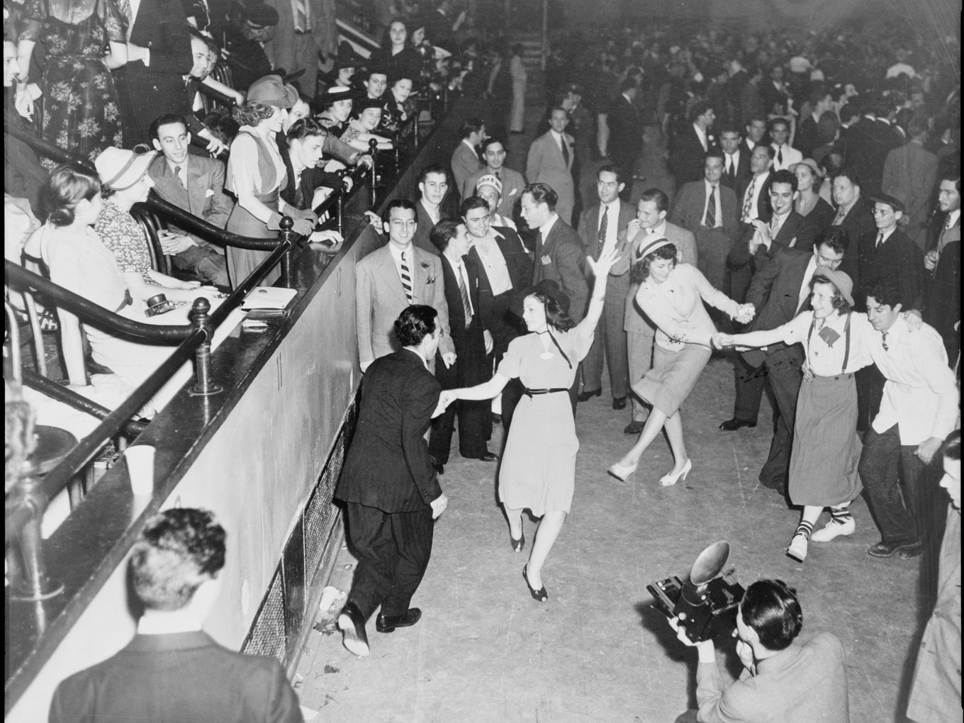 Jitterbug Dancers Nywts