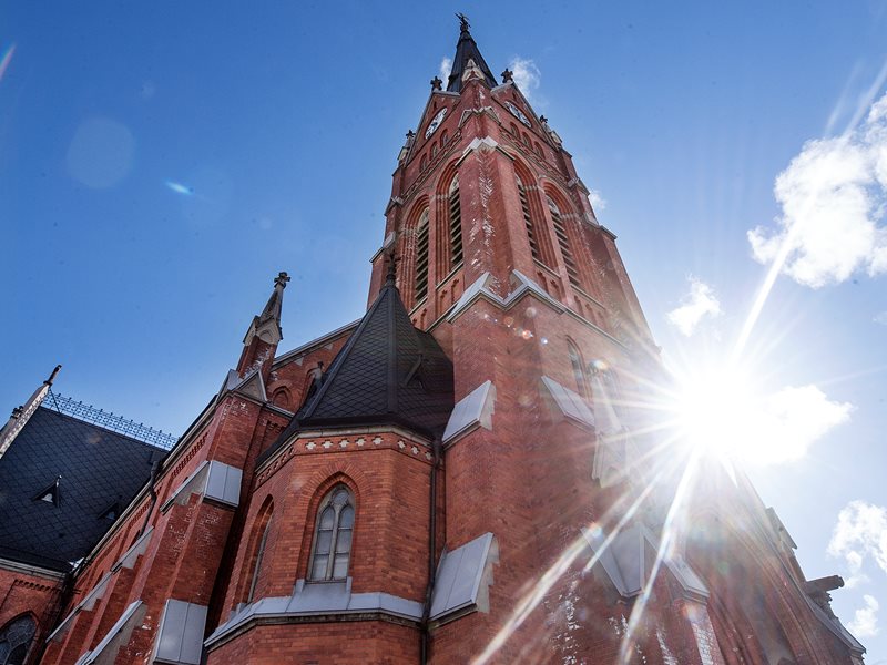 Luleå cathedral in sunlight
