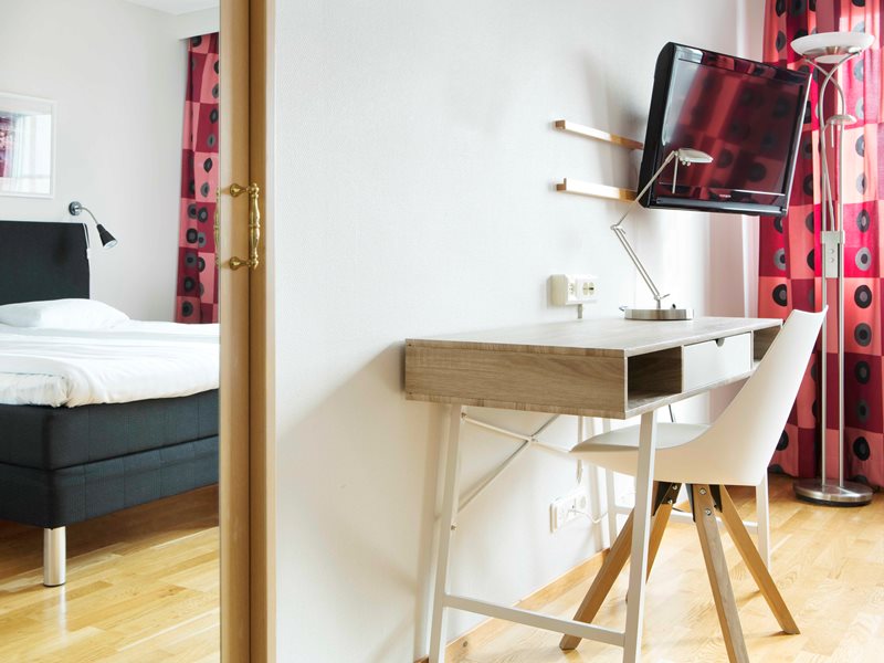 Arctic Hotel Twin Desk Mindre