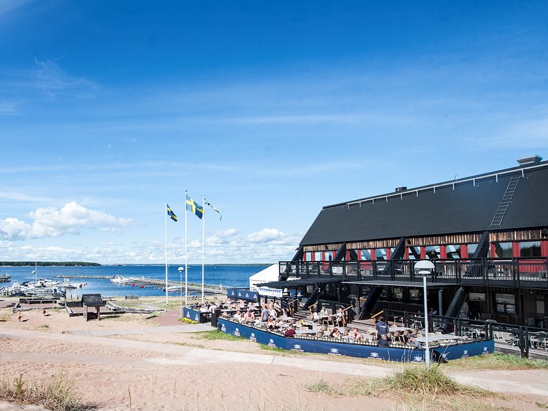 Klubbviken Havsbad by Per Lundström