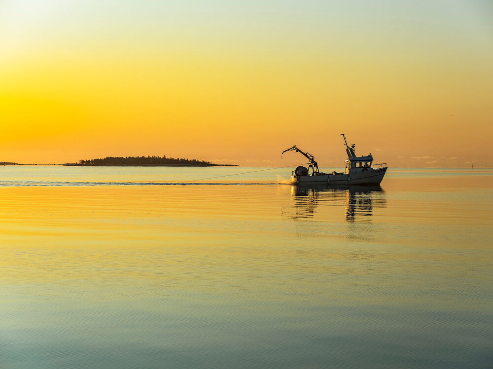 Junköfiskarna's fishing boat in sunset