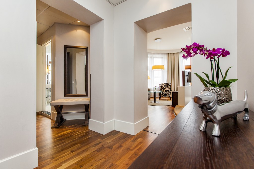 LLAESL RUM SUI 12 Rum 206