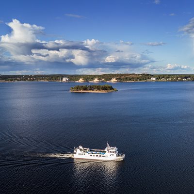 Lapnia cruising in Luleå archipelago