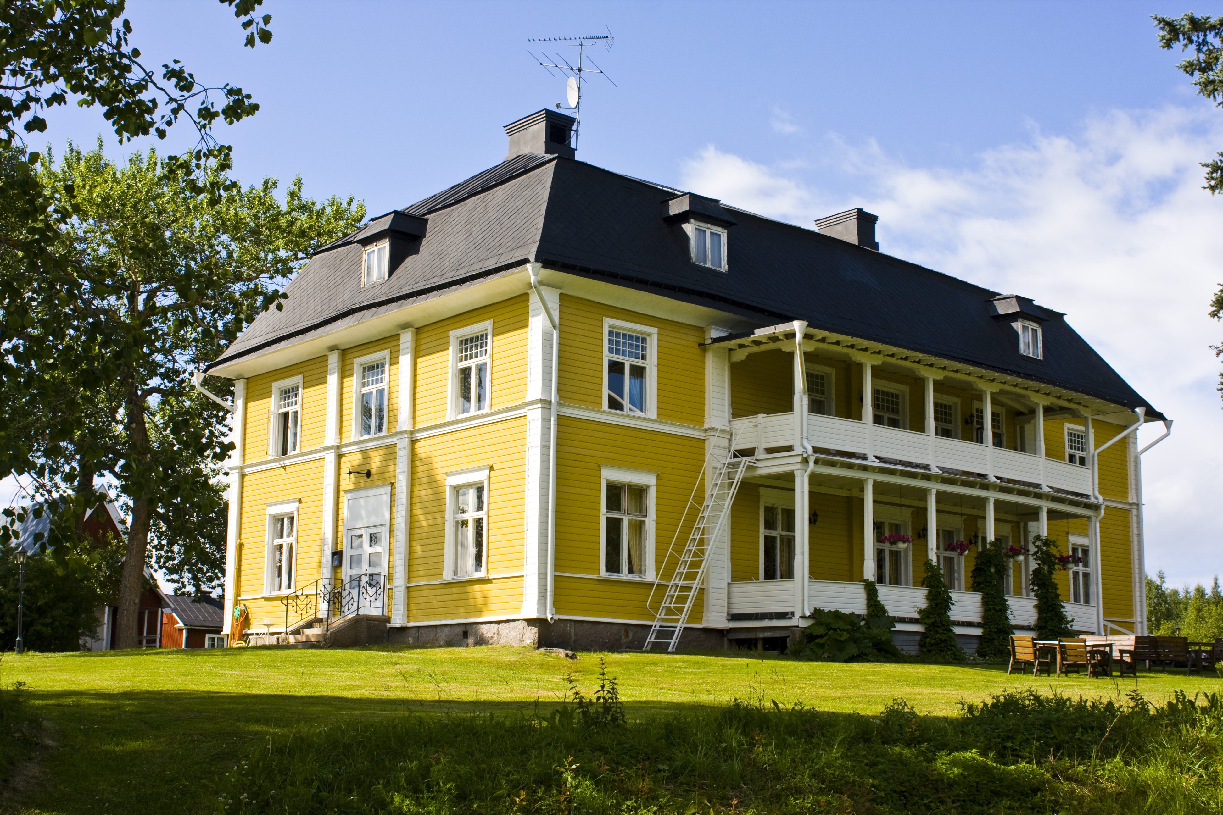 Melderstein Manor in summer