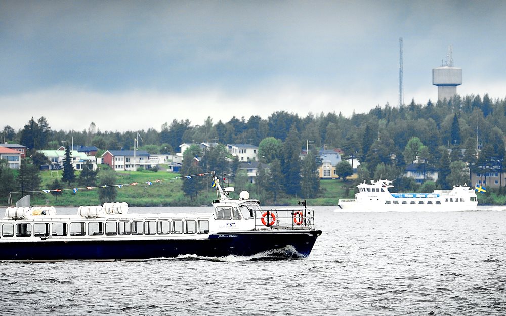 Tour boats